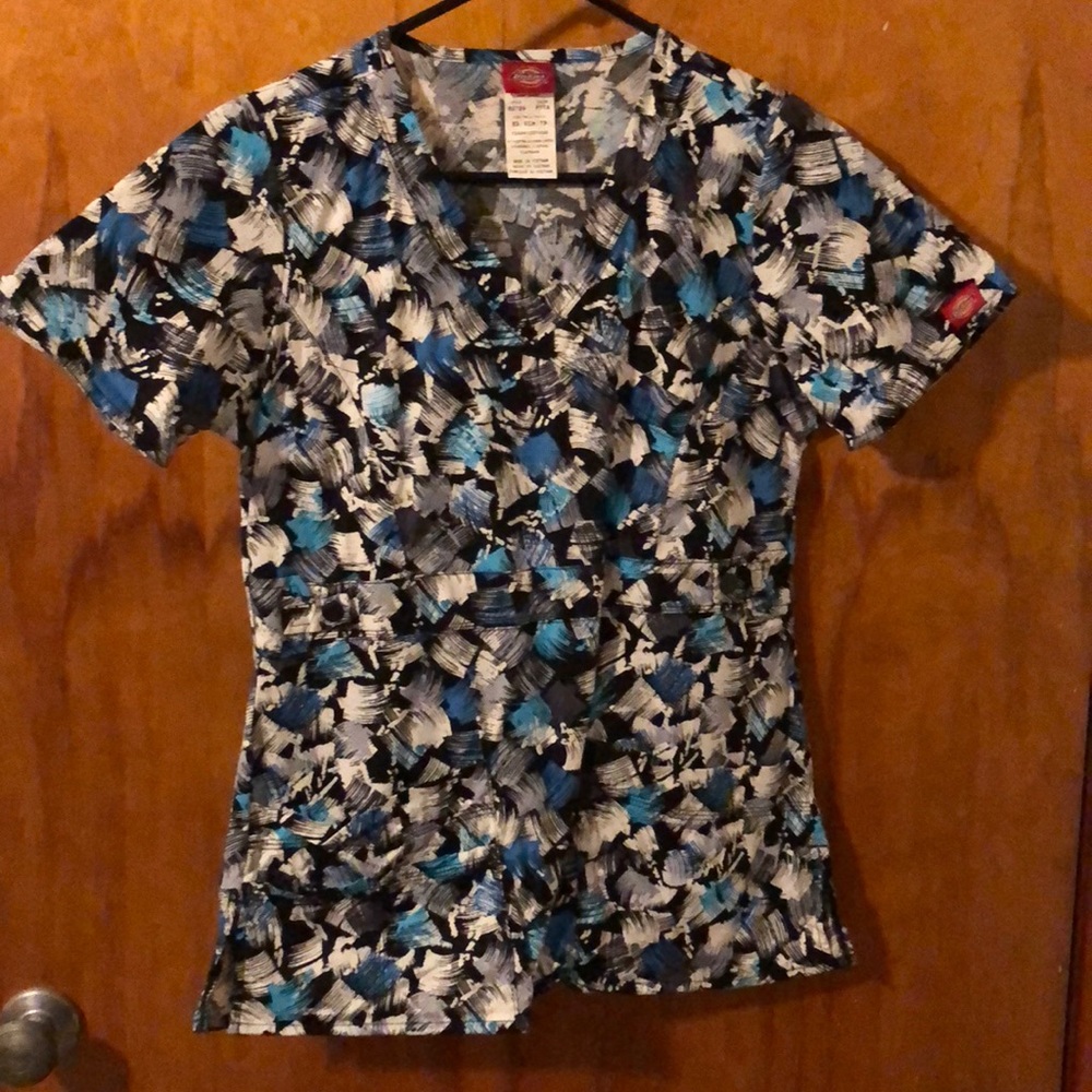 Scrub top